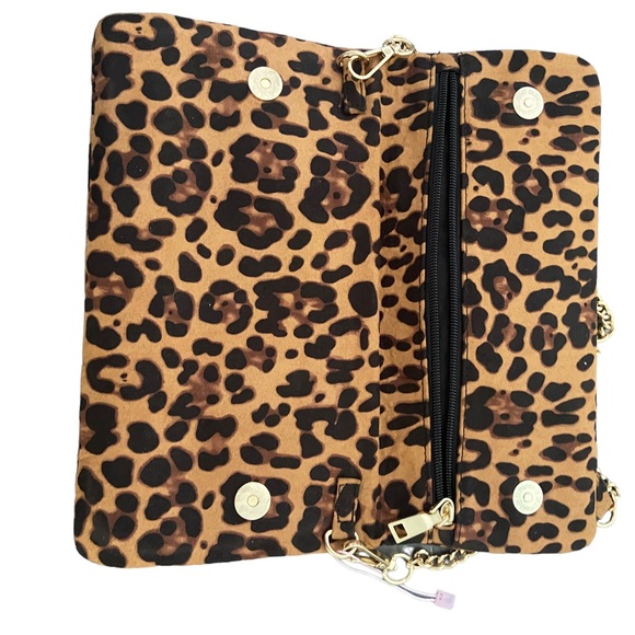 Leopard print flap over handbag. - Picture 2 of 6